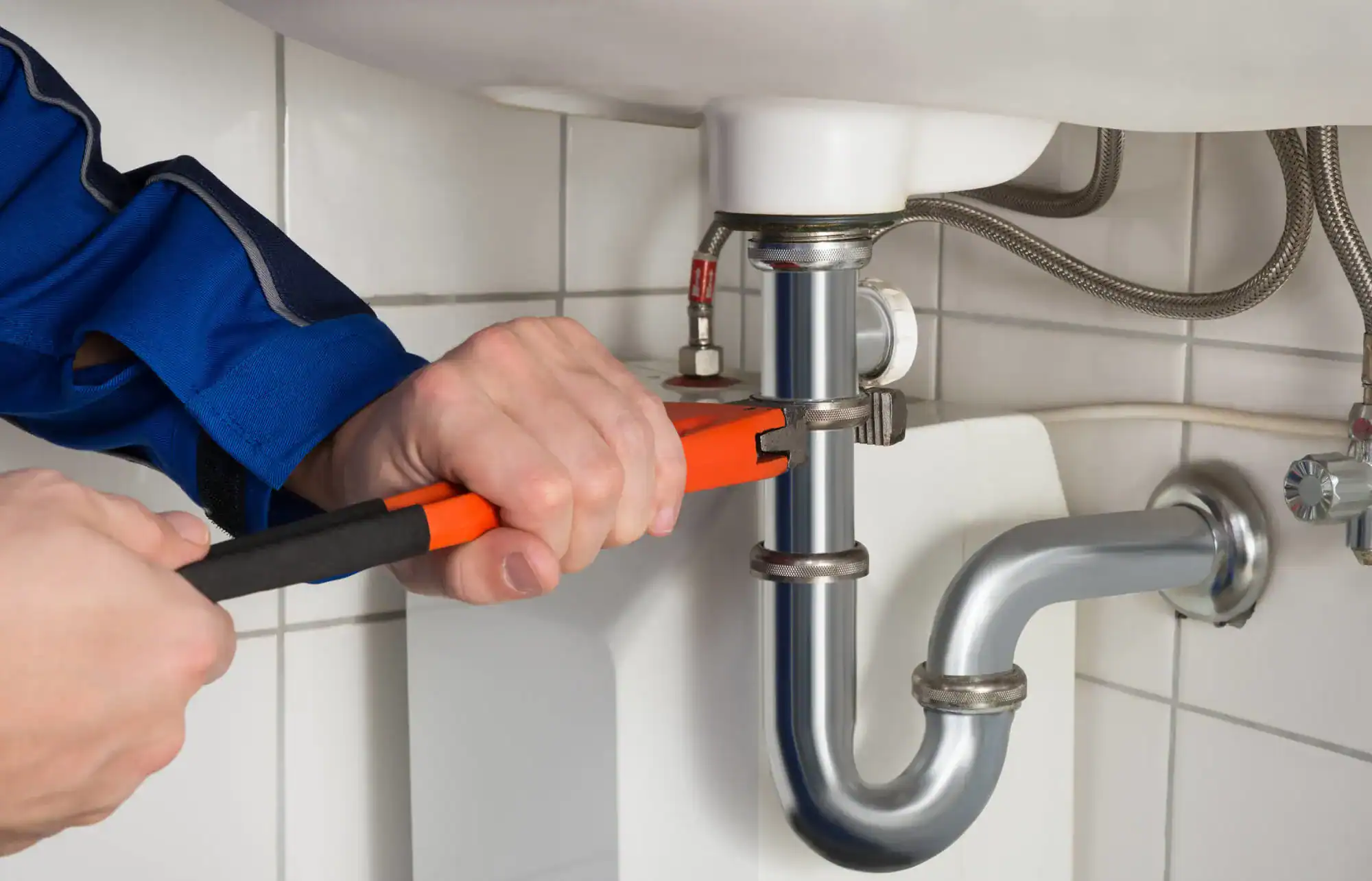 Plumber-Drain-Pipe-Maintenance