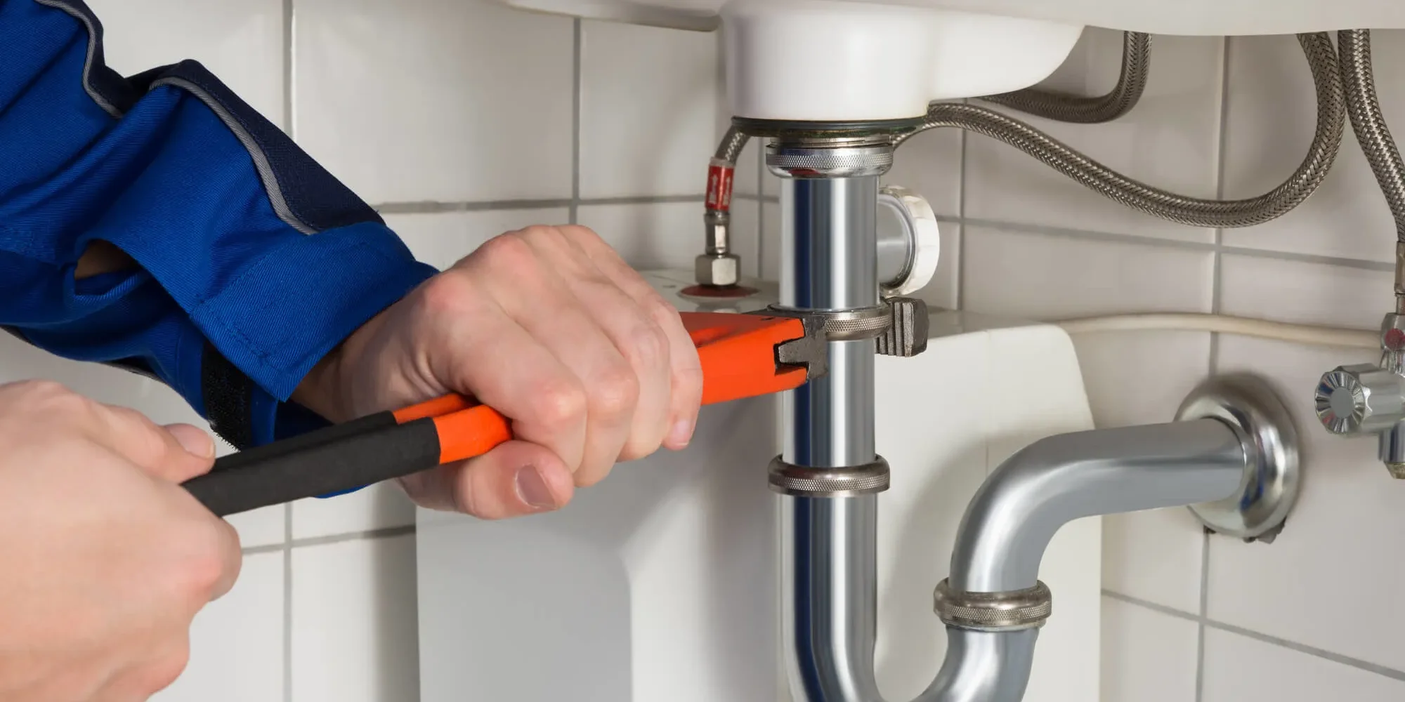 Plumber-Drain-Pipe-Maintenance
